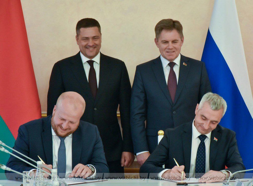 Подписание соглашения об установлении побратимских связей между Псковом и Витебском.