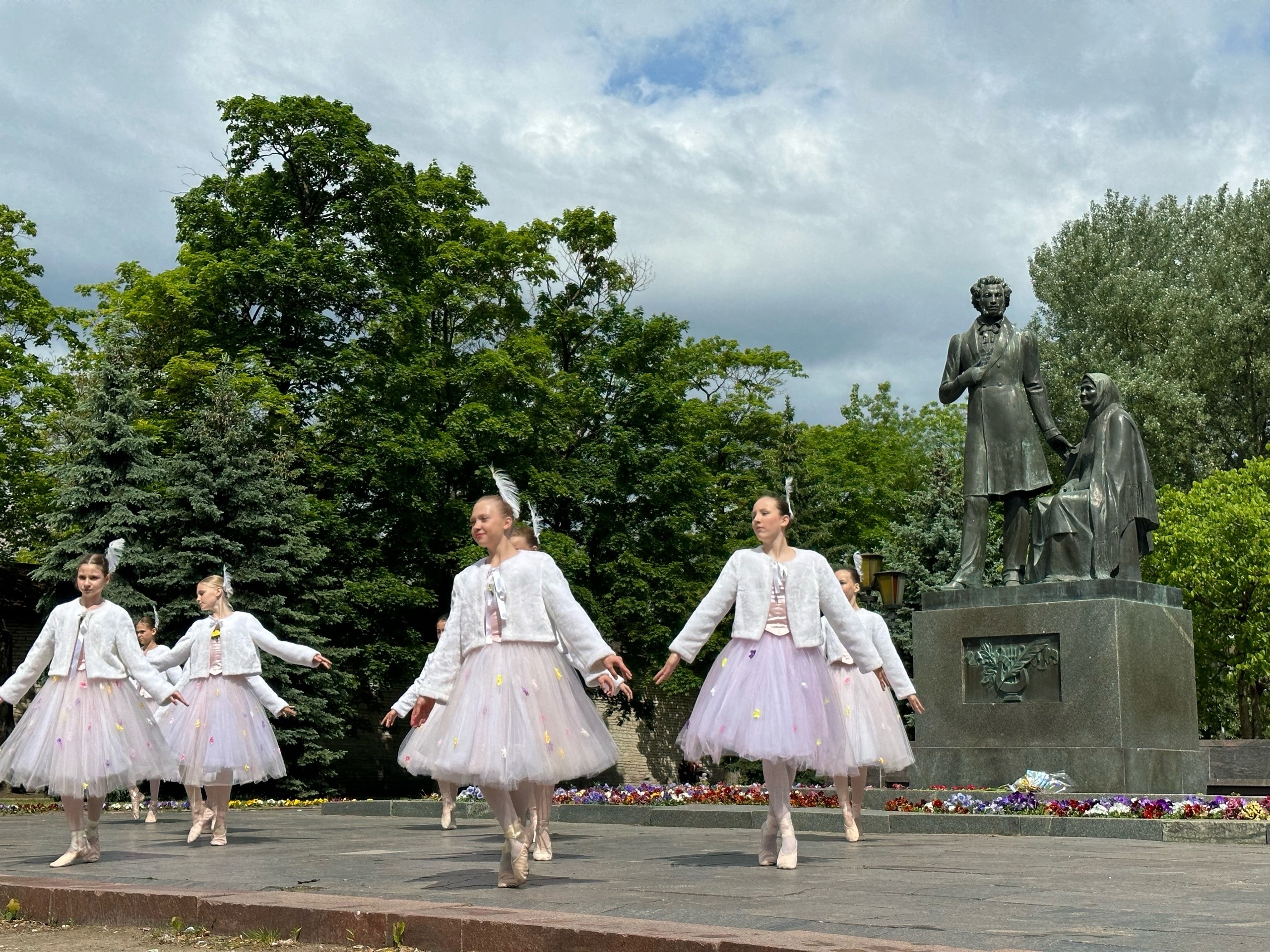 В Пушкинский день псковичи почтили память великого поэта.
