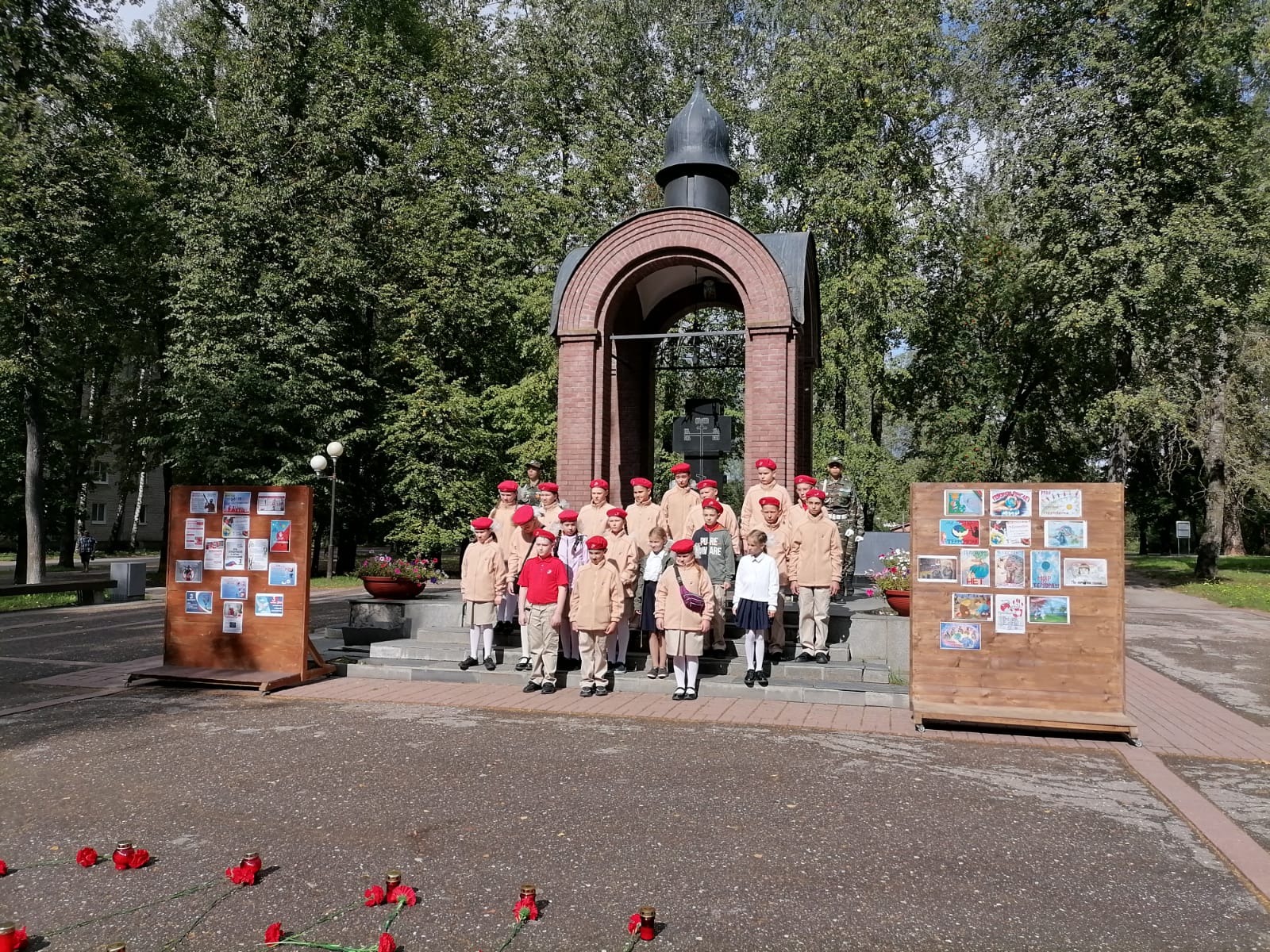 В Пскове прошел митинг в День солидарности в борьбе с терроризмом.