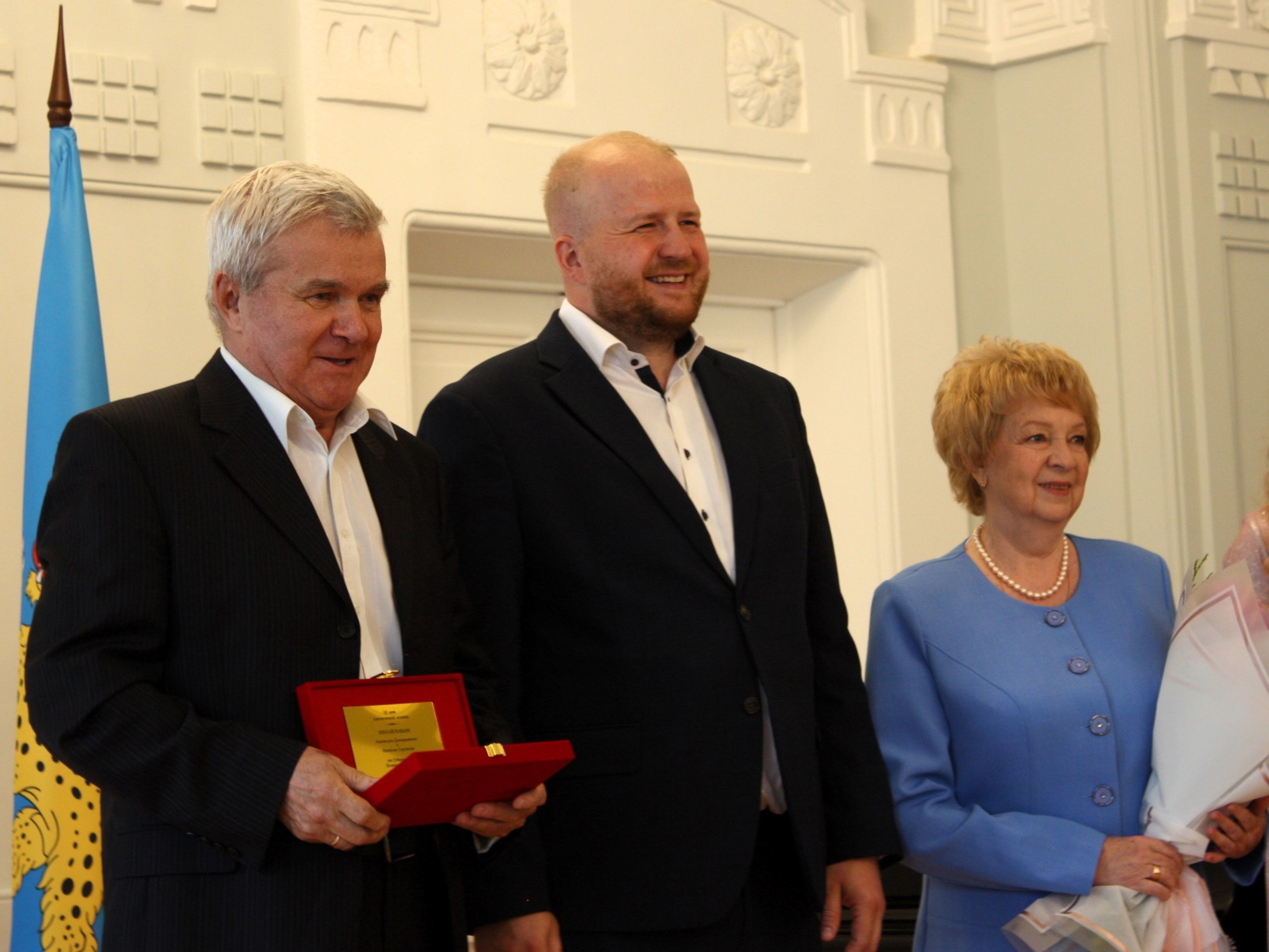 17 семейных пар получили медаль «50 лет совместной жизни».