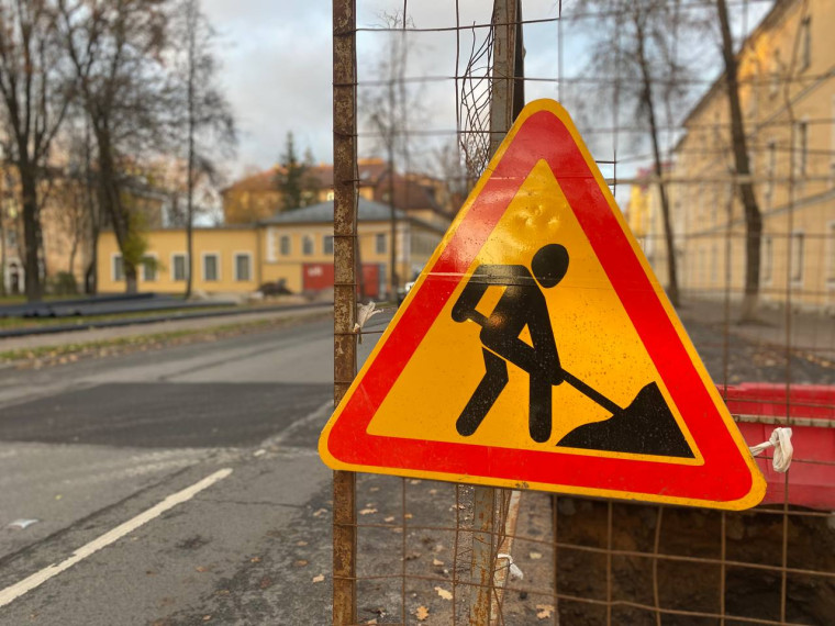 На улице Кузнецкой временно будет закрыта одна полоса движения.