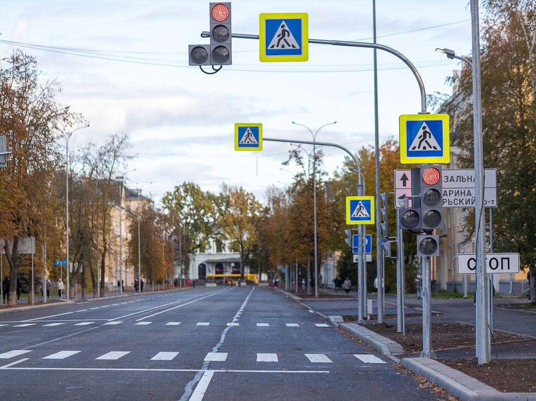 На улице Яна Фабрициуса открылось техническое движение автотранспорта.