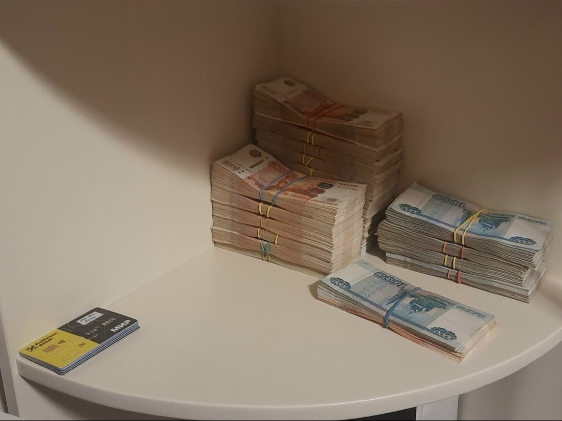 В Псковской области вынесен приговор в отношении двух фигурантов по уголовному делу о контрабанде табачной продукции.