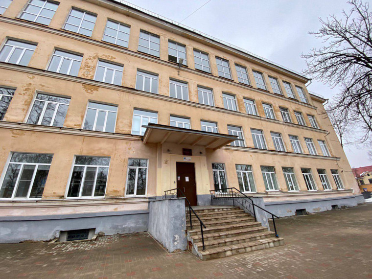 Глава Пскова Борис Елкин проконтролировал ход капремонта городских школ. Глава Пскова Борис Елкин проконтролировал ход капремонта городских школ.