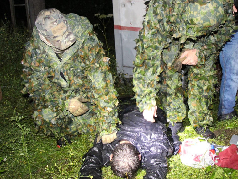 Псковского диверсанта посадили на 9 лет строгого режима. Псковского диверсанта посадили на 9 лет строгого режима.