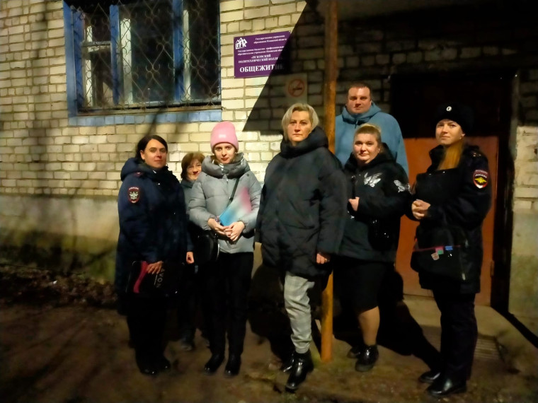 Проведение межведомственного рейда по месту жительства несовершеннолетних и семей, находящихся в социально опасном положении.. Проведение межведомственного рейда по месту жительства несовершеннолетних и семей, находящихся в социально опасном положении..