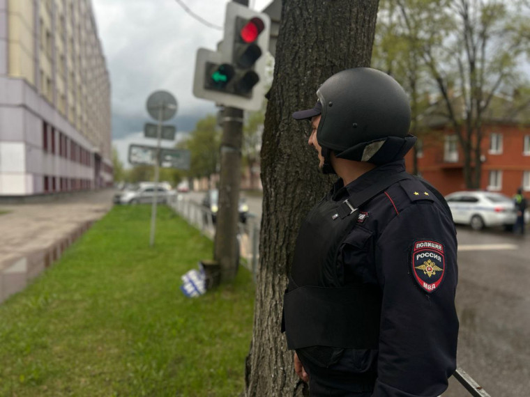 В Великих Луках прошла тренировка по мерам действий при угрозе или совершении теракта. В Великих Луках прошла тренировка по мерам действий при угрозе или совершении теракта.