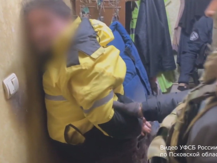 За публикацию материалов, оправдывающих террористические организации жителя Острова оштрафовали на 400 тысяч рублей. За публикацию материалов, оправдывающих террористические организации жителя Острова оштрафовали на 400 тысяч рублей.